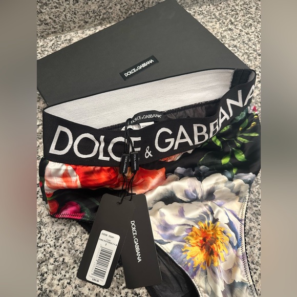 D&G - Picture 2 of 2